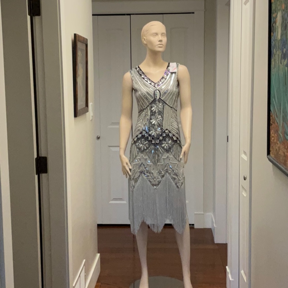 NWT Uijiu Women’s Silver 1920s Reproduction Dress Size XS